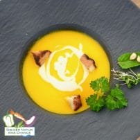 Karotten Ingwer Suppe mit Mandel-Pfefferschaum Rezept